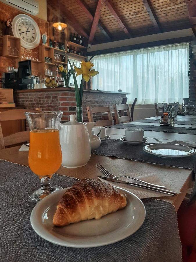 Hotel Roko Каштела Экстерьер фото