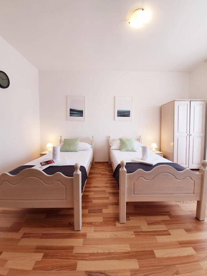 Hotel Roko Каштела Экстерьер фото